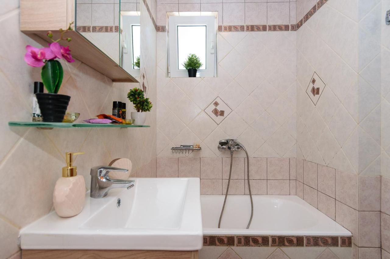 Central Penthouse In Quiet Neighborhood Near Sandy Beach Chrissi Akti Chania Exterior foto